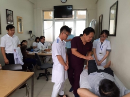 Đoàn chuyên gia bộ môn YHTDTT trường ĐHYK Phạm Ngọc Thạch – Tp. Hồ Chí Minh đến Bệnh viện Đa khoa tỉnh Khánh Hòa làm việc